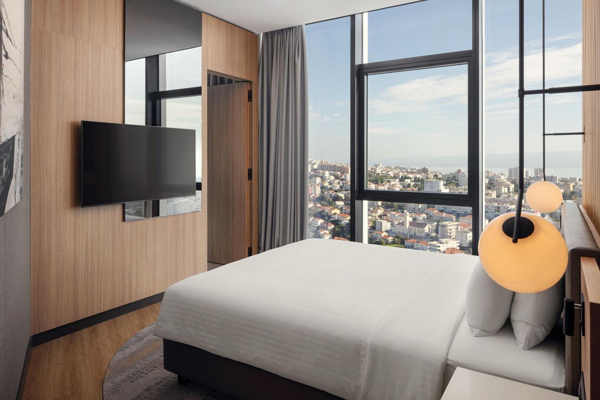 Ac By Marriott Split